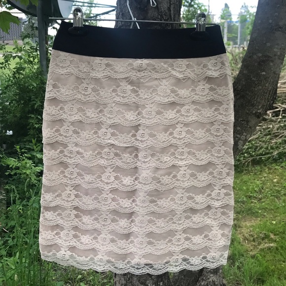 Creamy lace H&M Skirt - Picture 1 of 8